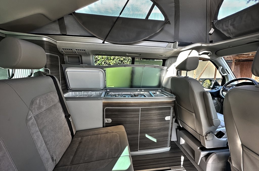 Neueingang – VW T6 California „Ocean“ 2.0 TDI DSG 4MOTION in Indiumgrau Metallic